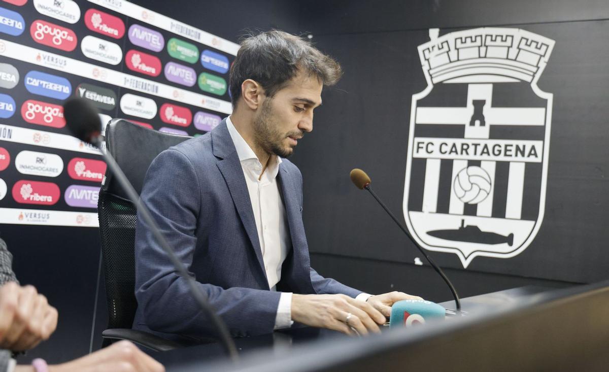 Alejandro Arribas, durante la rueda de prensa celebrada en el estadio Cartagonova. | IVÁN URQUÍZAR
