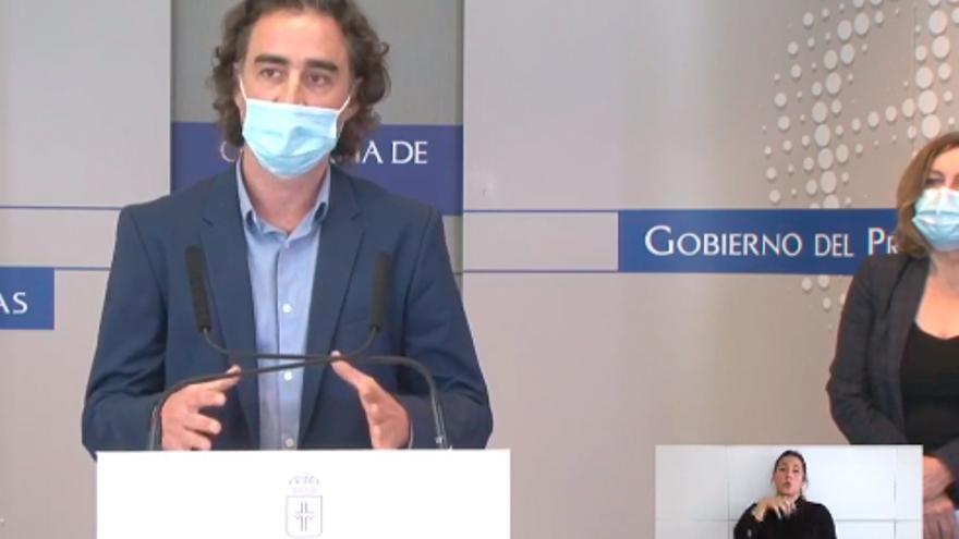 Óscar Suárez, coordinador de gestión asistencial del Servicio de Salud del Principado, durante la rueda de prensa.