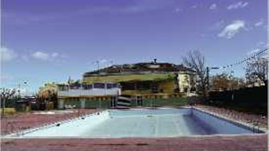 Les millores a la piscina municipal inclouran més serveis.