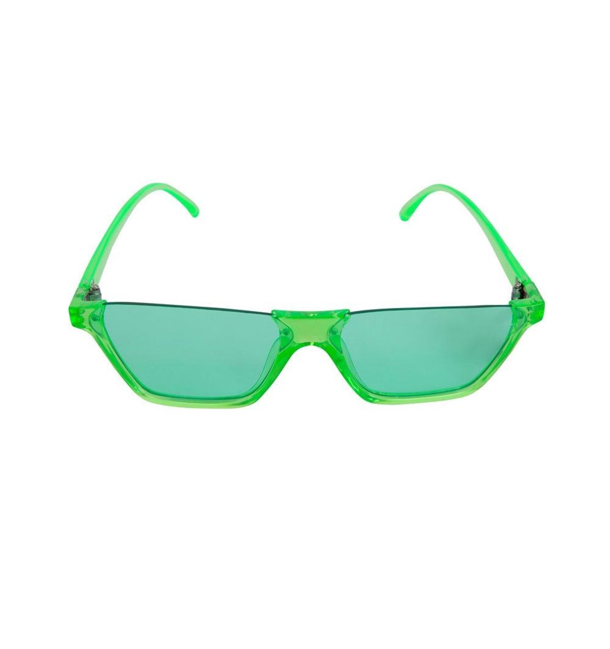 Gafas de sol en color verde de la colección Pantone de Bershka. (Precio: 9, 99 euros)