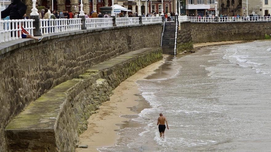 “El mar ya no es el que era”: el Cantábrico marca máximos históricos de temperatura tras cuatro veranos de sofoco térmico