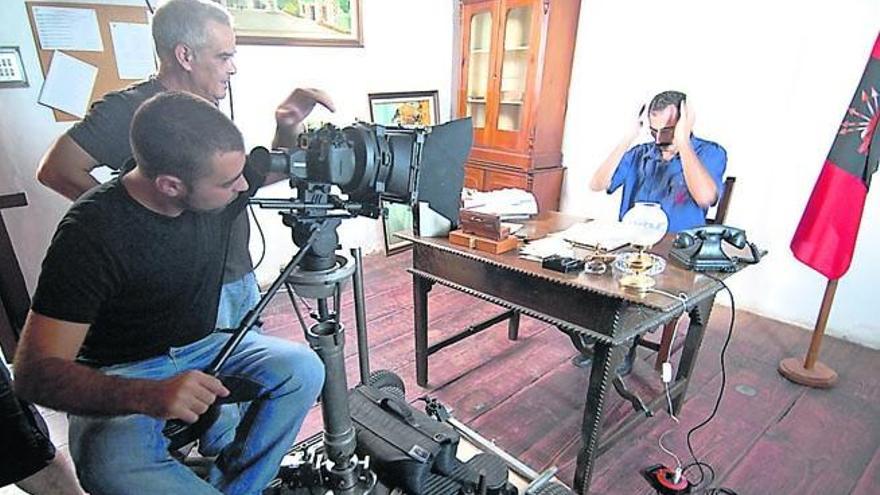 Rodaje de un cortometraje sobre la Guerra Civil, el pasado agosto en una sala de El Casino de Telde.