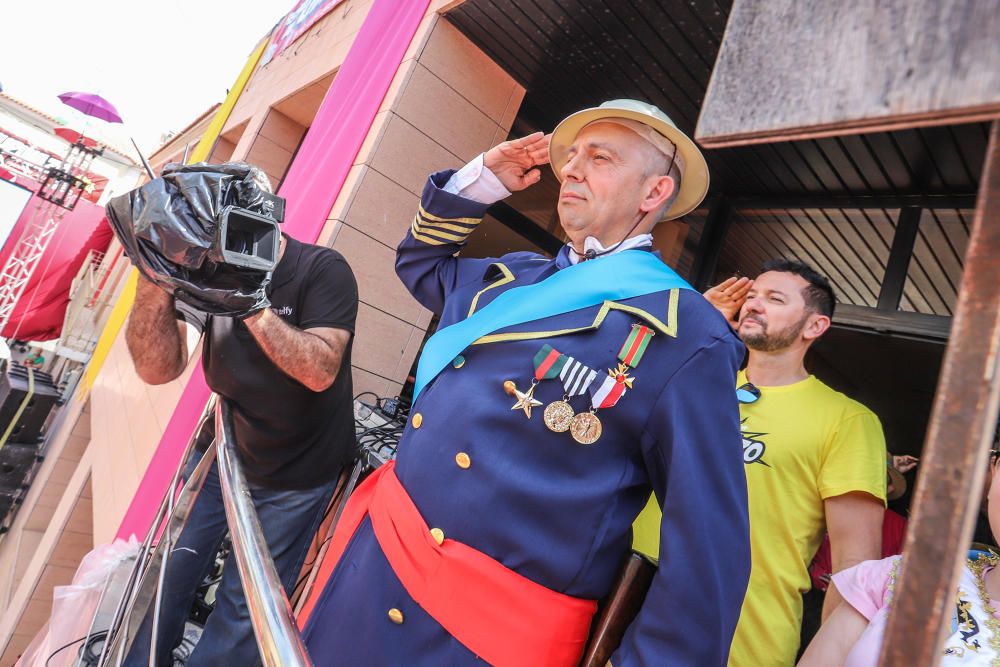 Los catralenses y muchos vecinos de la Vega Baja estallan en alegría y fiesta para iniciar las celebraciones de San Juan con el chupinazo