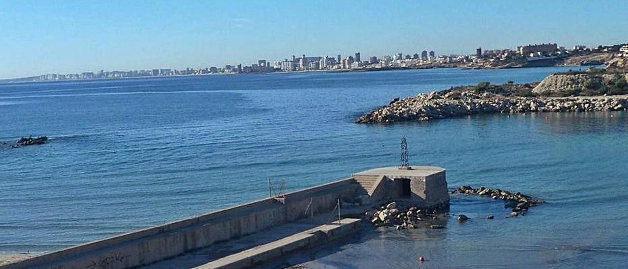 El muelle del Morro Blanc será demolido por Costas. | J.A.RICO