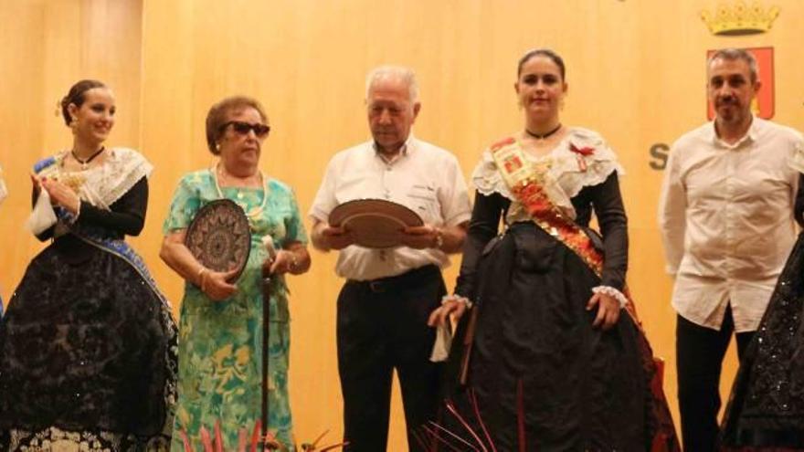 CONTINÚAN LOS FESTEJOS EN SEGORBE. Ayer fue un día de incesante actividad para niños y mayores. Los actos comenzaron al mediodía y se prolongaron hasta bien entrada la noche.La reina mayor y la corte, durante el homenaje que tuvo lugar ayer a la tercera edad de Segorbe. Los pequeños del municipio disfrutaron ayer de una animada tarde de disfraces en la que se convirtieron en adas, superhéroes y otros personajes.La programación infantil fue muy completa ayer. Uno de los actos que más público tuvo fue el teatro de marionetas en el que se contó la historia de «Juan sin miedo». f a. monleón