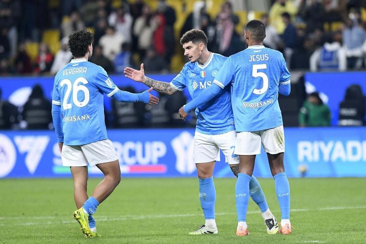 Los jugadores del Nápoles celebran un gol