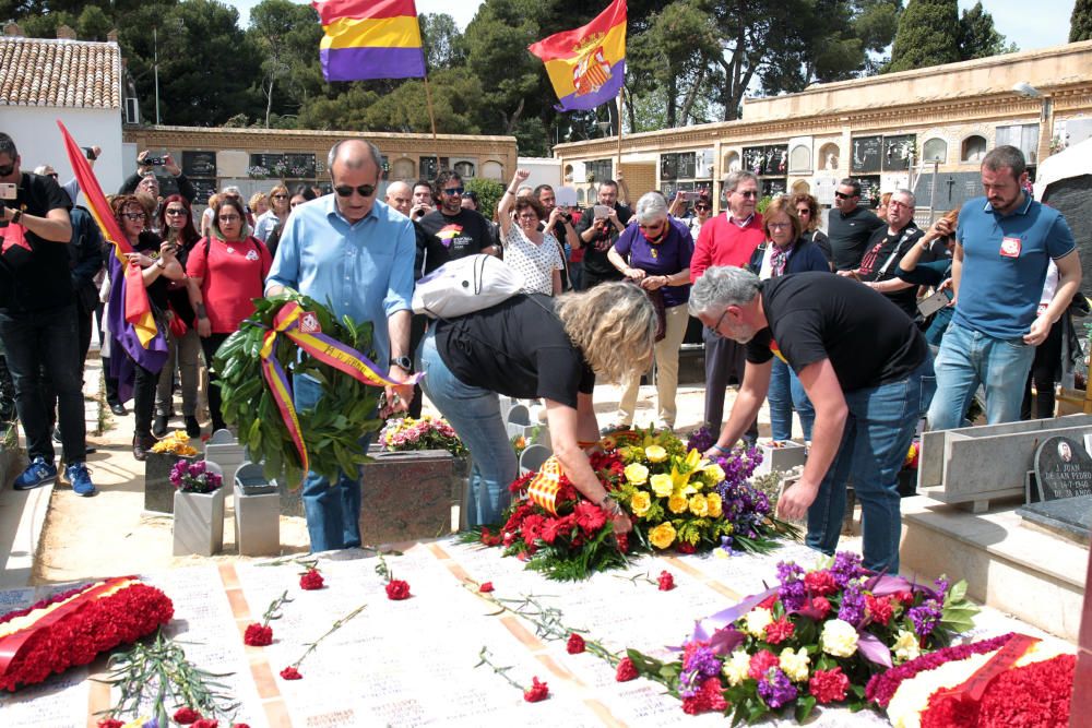 Homenaje a los fusilados en el cementerio de Paterna