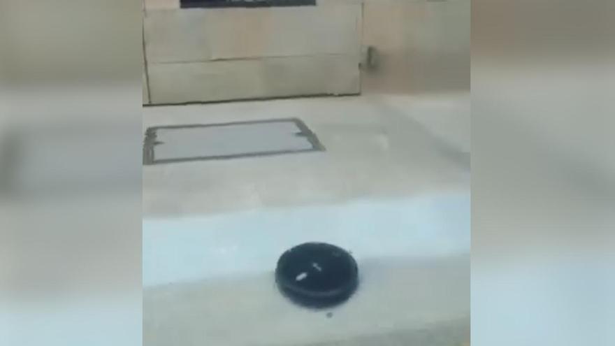 ¡Rumba a la fuga!: Un robot de limpieza escapa de un local en Bouzas