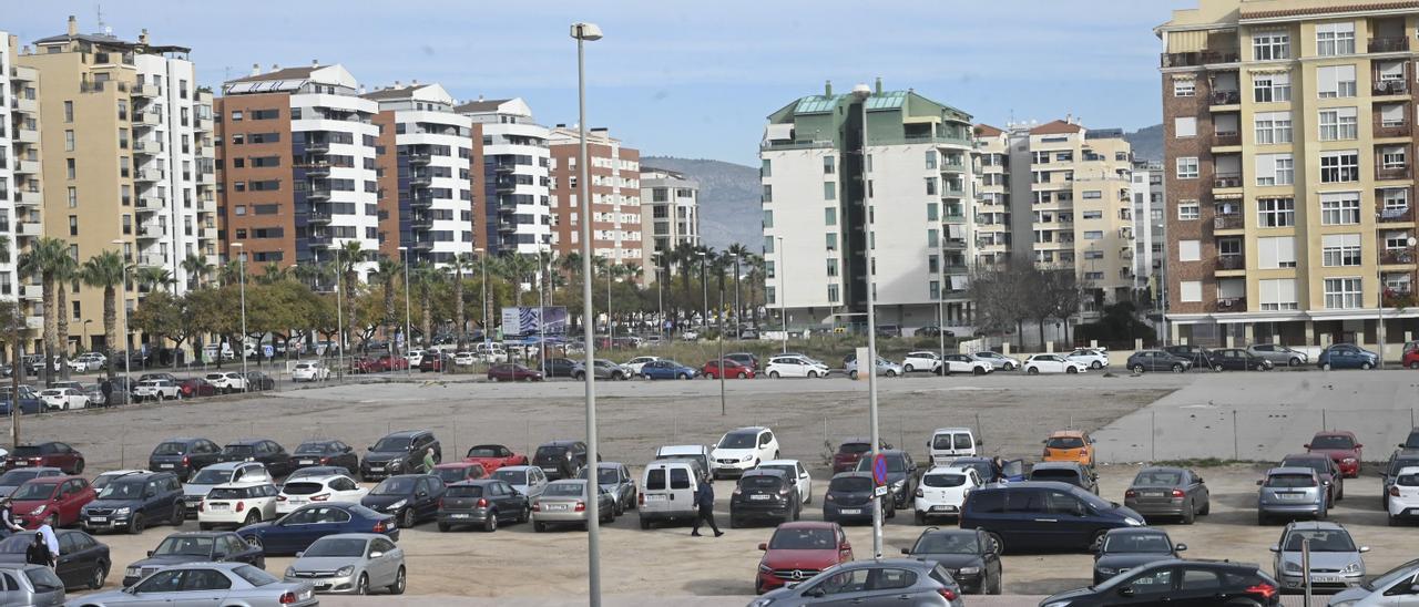 Imagen del solar del PAU Taxida donde prevén construir el conservatorio, enfrente de la Ciudad de la Justicia.