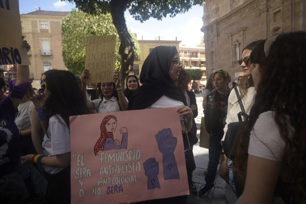 La feministas calientan motores antes de la manifestación del 8-M en Murcia