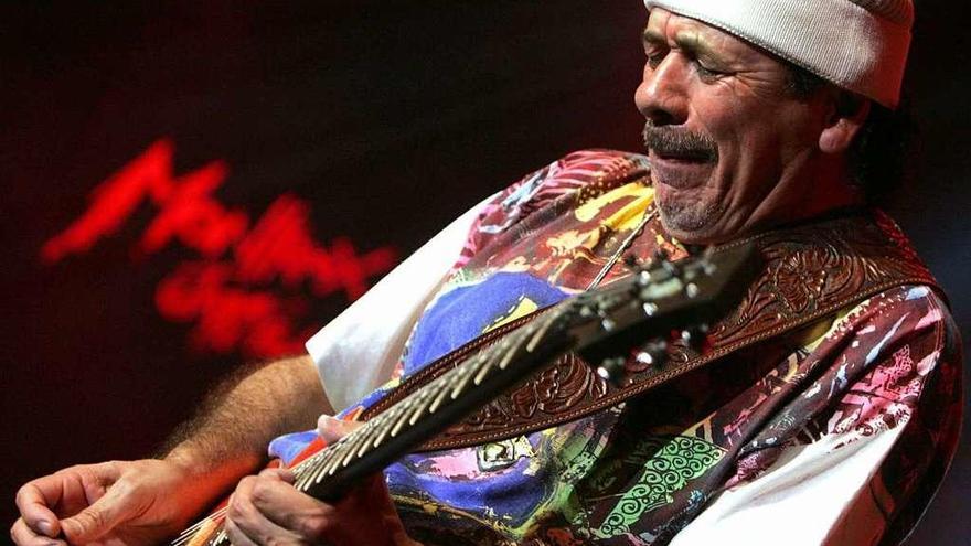 Carlos Santana en un concierto.