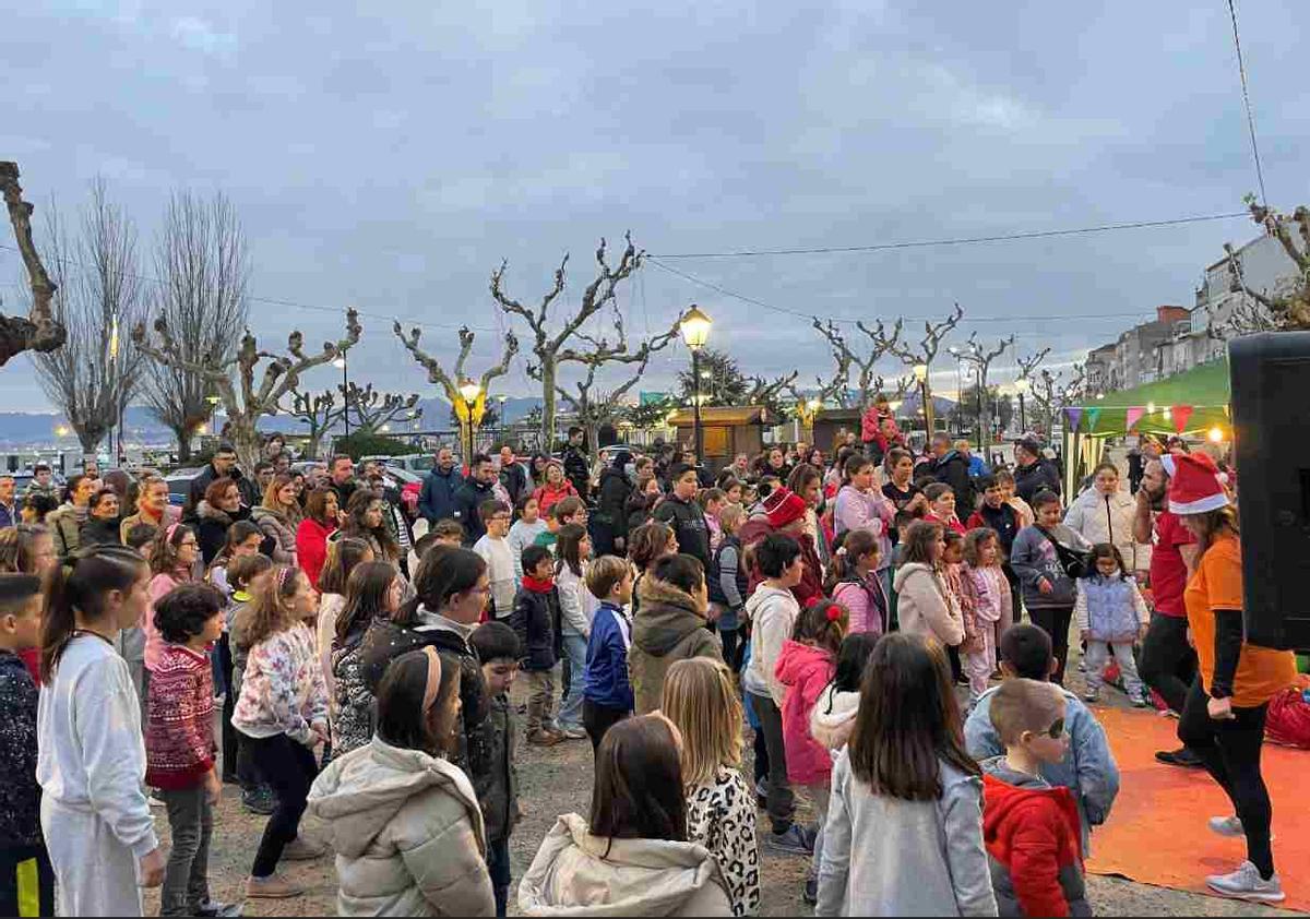 Fiesta para celebrar el sorteo en Cangas.