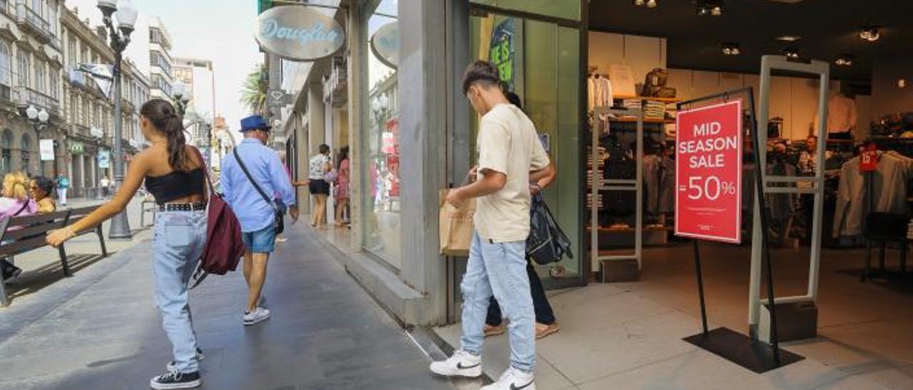 Establecimiento de la calle Triana, en la capital grancanaria, con las puertas abiertas.