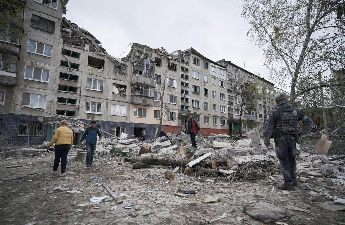 Nueve muertos y más de 20 heridos tras un bombardeo ruso en Sloviansk, en Donetsk.