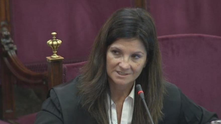 L&#039;advocada de l&#039;Estat Rosa María Seoane durant l&#039;informe final