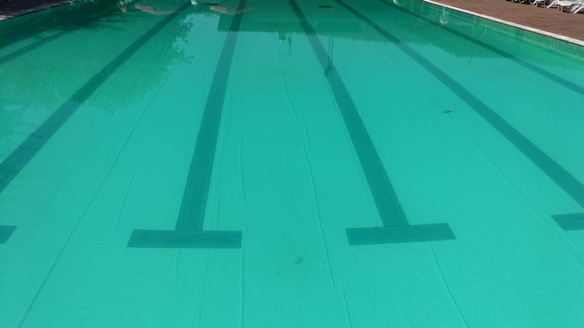 L'estat de la piscina gran de Balsareny, aquest matí