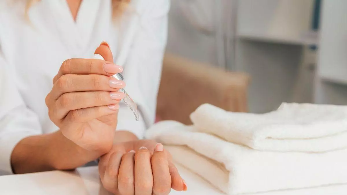 ¿Uñas quebradizas? Este sérum milagroso promete endurecerlas en solo 7 días