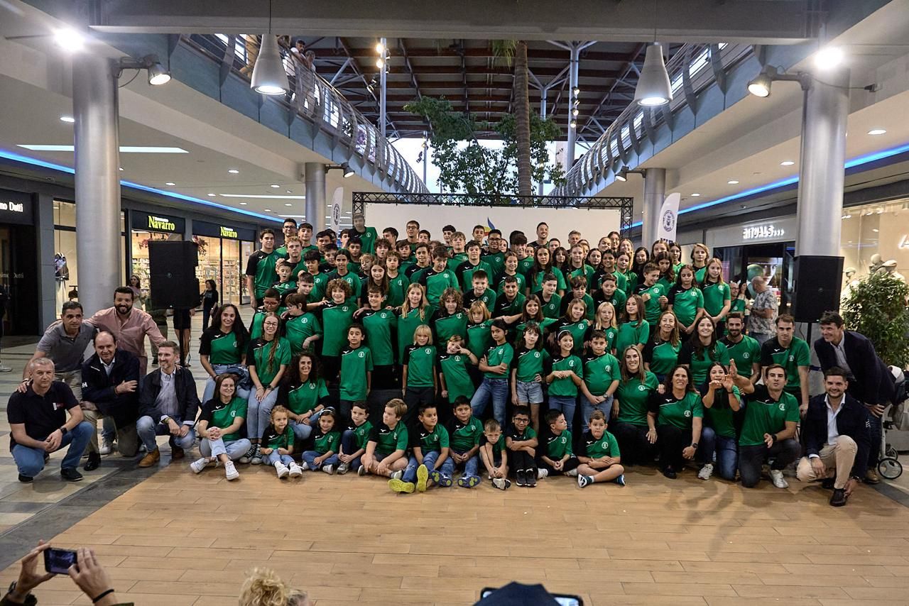 El Natació i Esports Gandia presenta a nadadores, nadadoras y técnicos