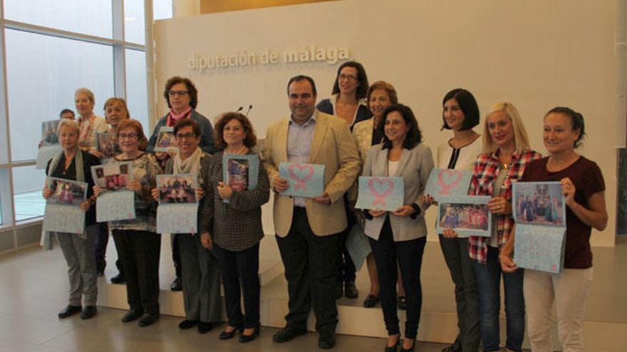 Foto de familia en la presentación del calendario, este martes por la mañana.