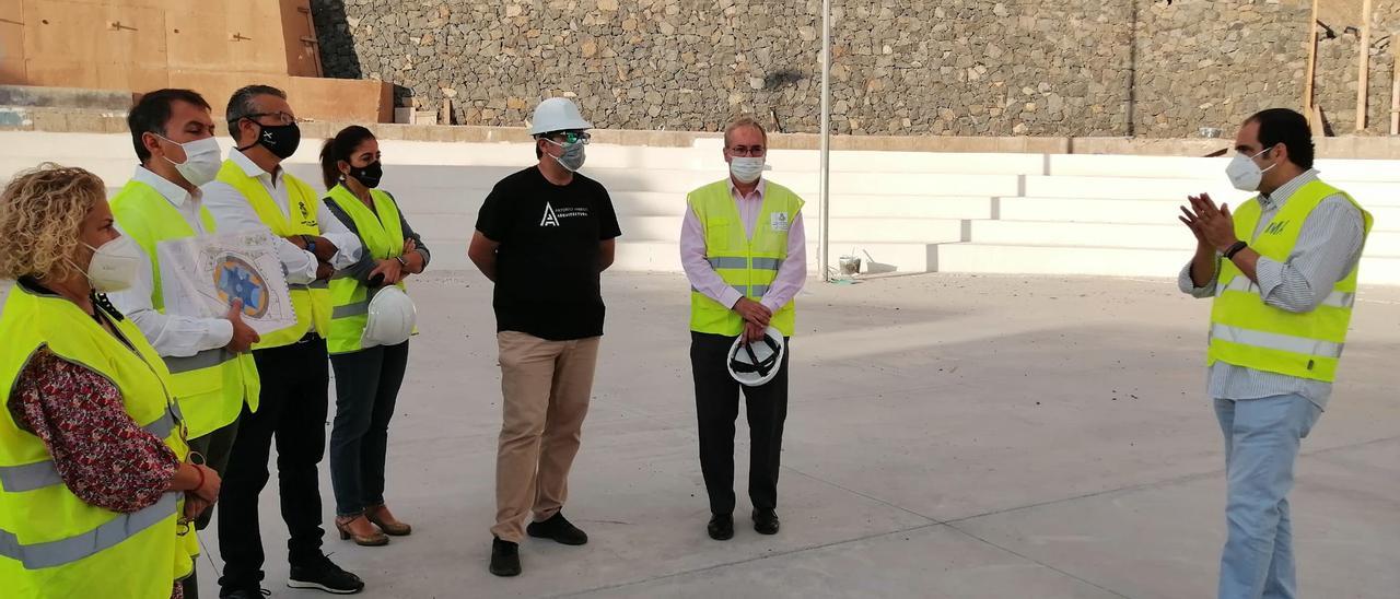 Visita de autoridades y técnicos al polideportivo de San Andrés