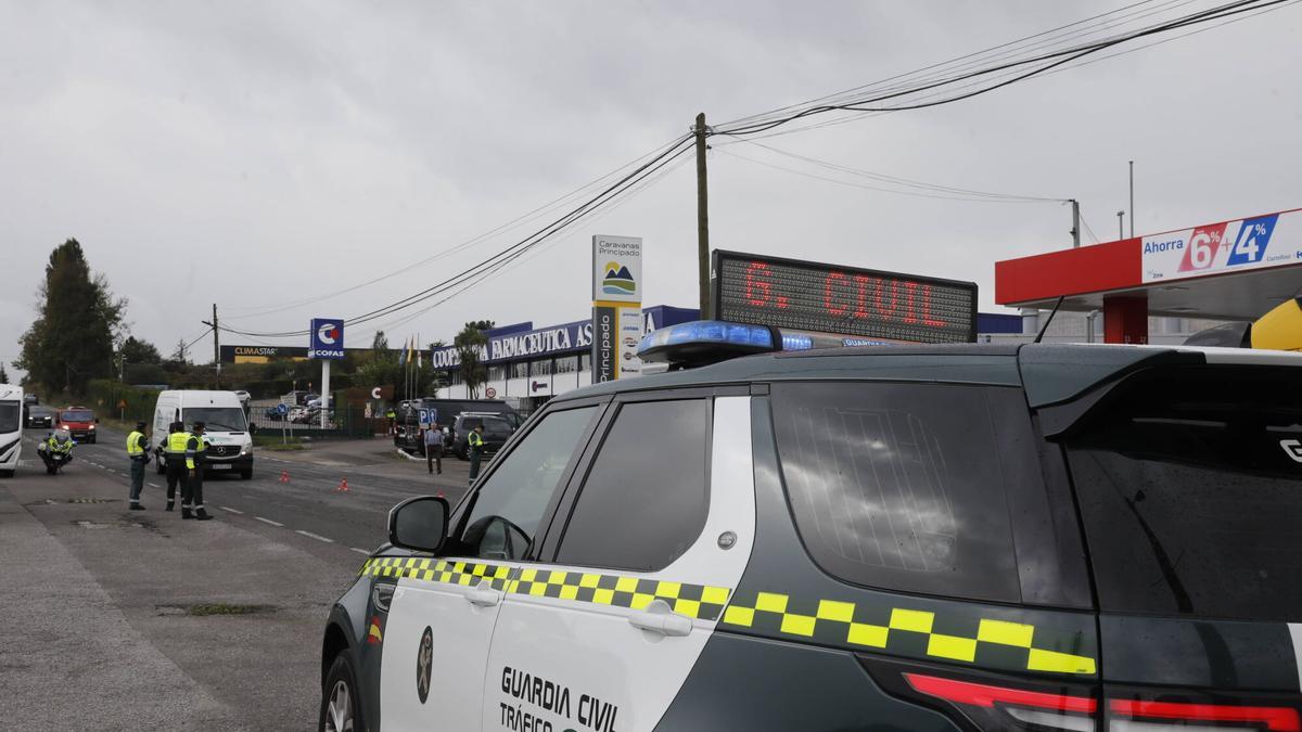 Agentes de la Guardia Civil al inicio de la campaña de Tráfico. INICIO DE LA CAMPAÑA DE TRAFICO PARA PREVENIR DISTRACCIONES AL VOLANTE. ASPAYM