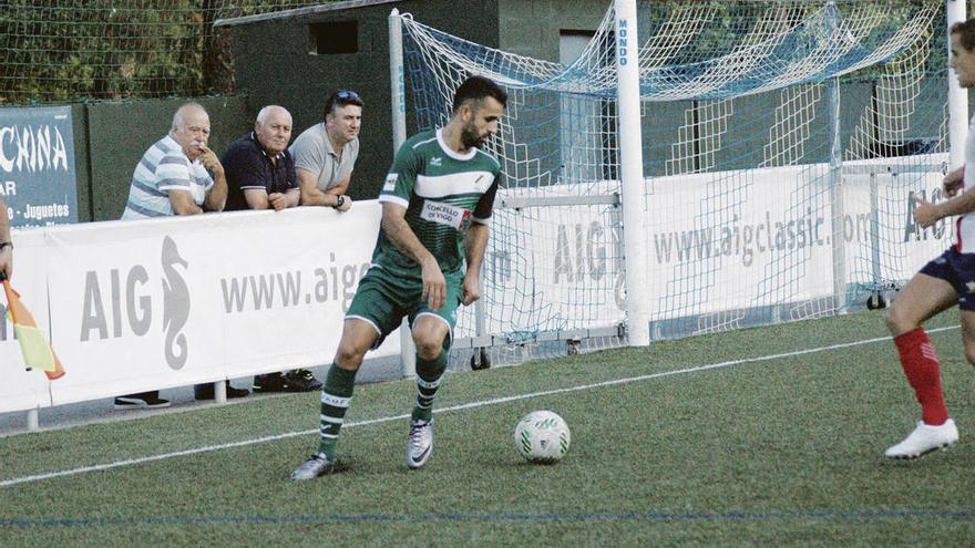 Silva, durante el amistoso del sábado en Penedo da Moo. // R.R.