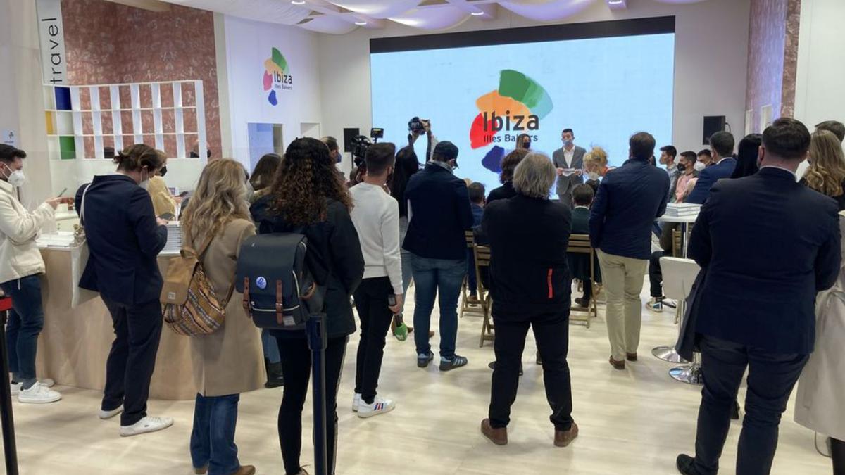 Mucho público, deportistas y medios en la presentación de las pruebas deportivas con las que Ibiza iniciará en abril y mayo, y continuará en octubre y diciembre, la temporada. 