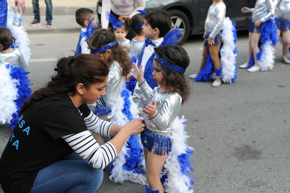 Vistabella saca su carnaval a las calles