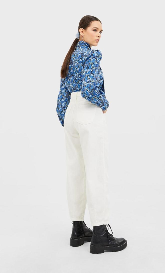 Pantalón 'slouchy' de pana blanca de Stradivarius