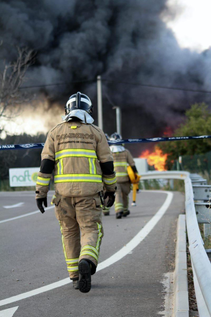 Incendio en un desguace en la Carretera del Aeropuerto