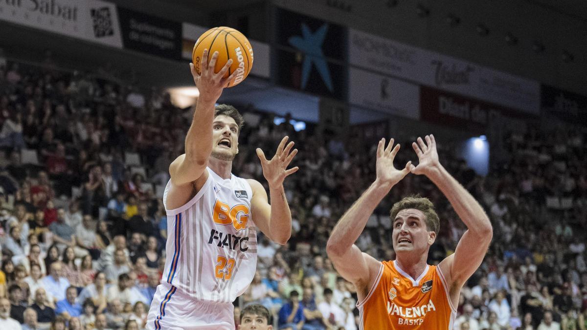 "Sergi Martínez Extends Contract with Bàsquet Girona Until 2028 – Key Player Secures Future"
(Alternative options if you prefer a different angle:)

"Bàsquet Girona Re-Signs Captain Sergi Martínez for Two More Years (2028)"
"Sergi Martínez Stays at Bàsquet Girona: Contract Extension Announced"
"Girona Basketball Locks Down Star Forward Sergi Martínez Through 2028"
