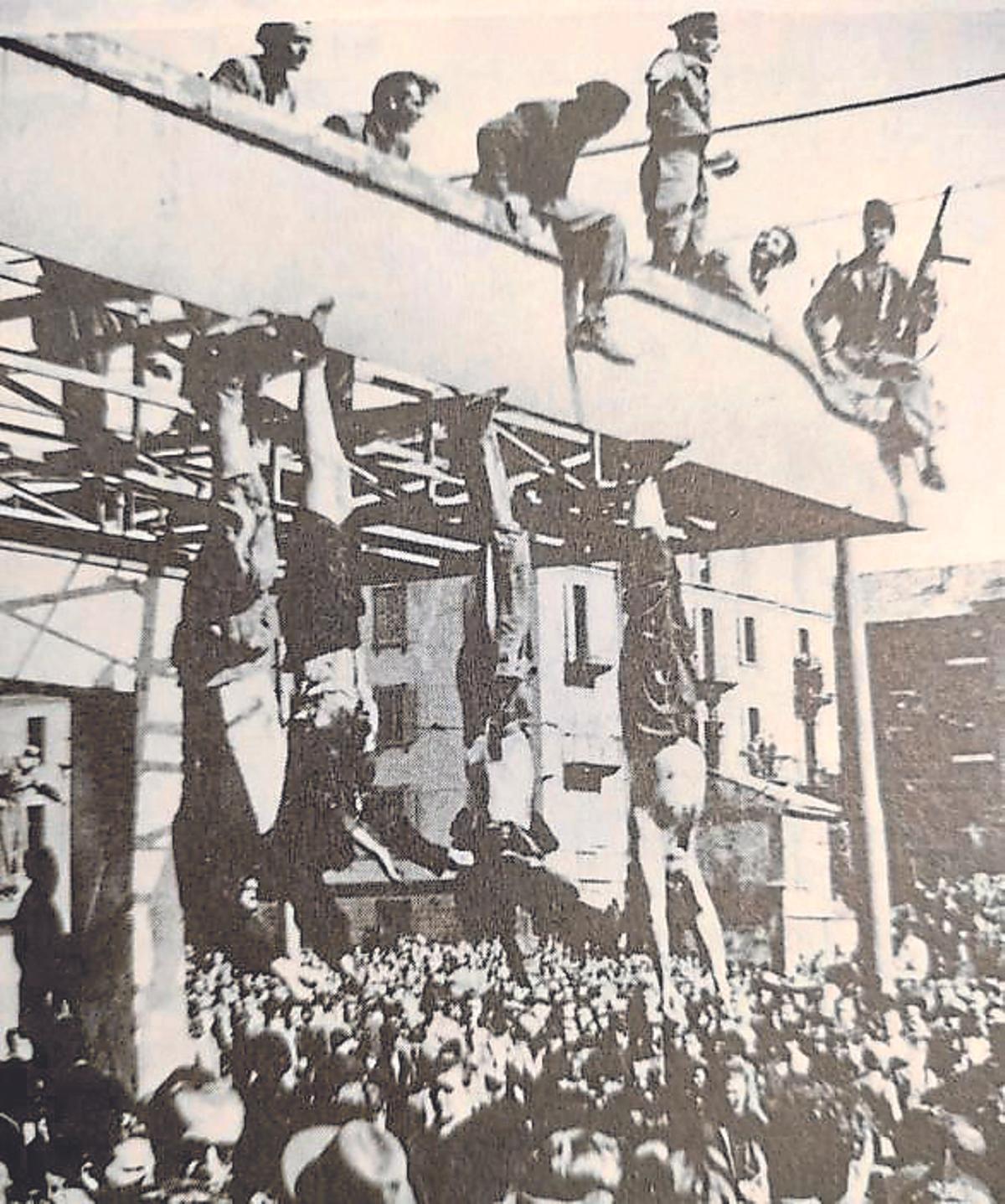 Mussolini fue detenido y ejecutado por partisanos cuando trataba de huir tras el colapso de su república.