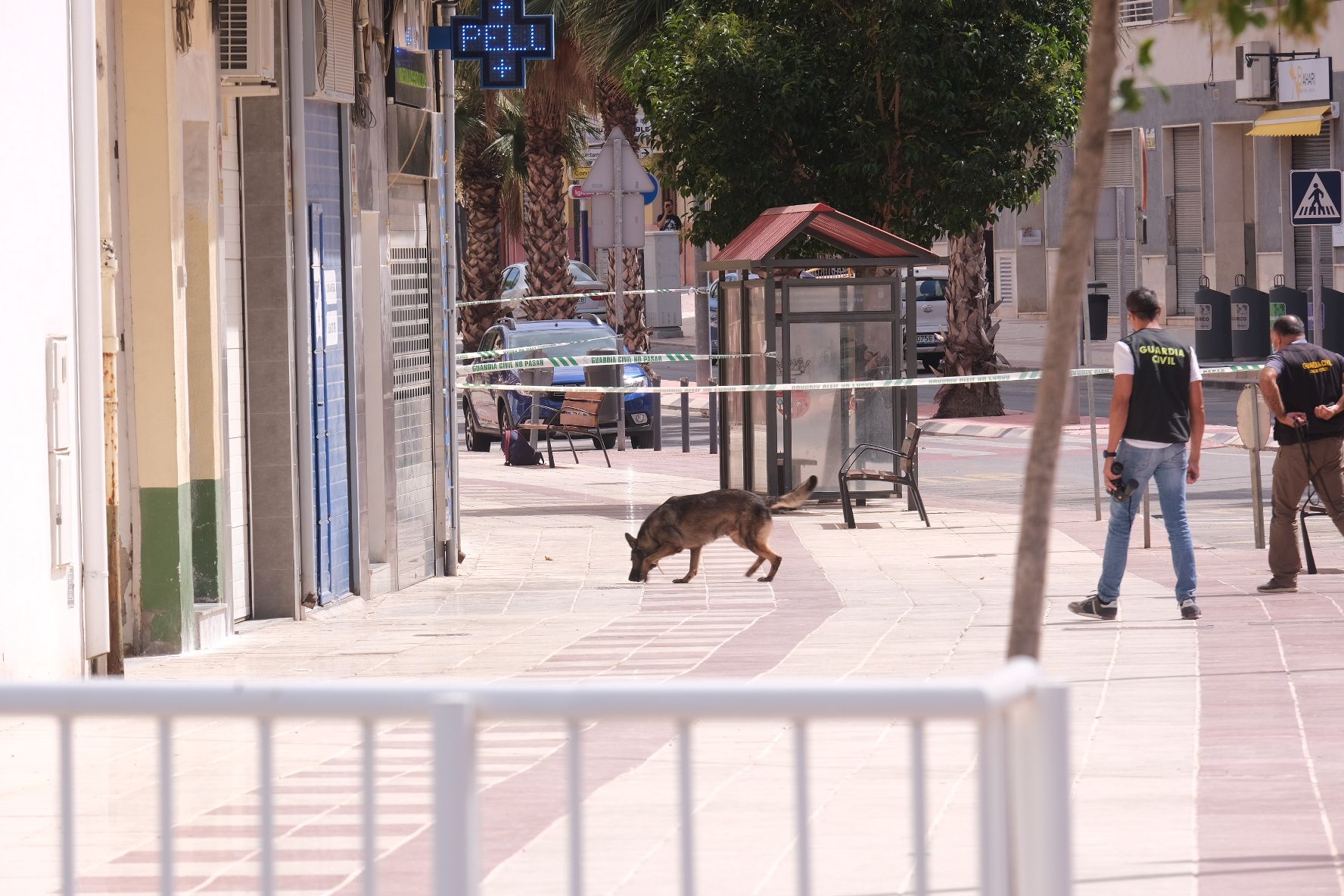 La Guardia Civil explosiona la mochila sospechosa en Sax y descarta la presencia de una bomba