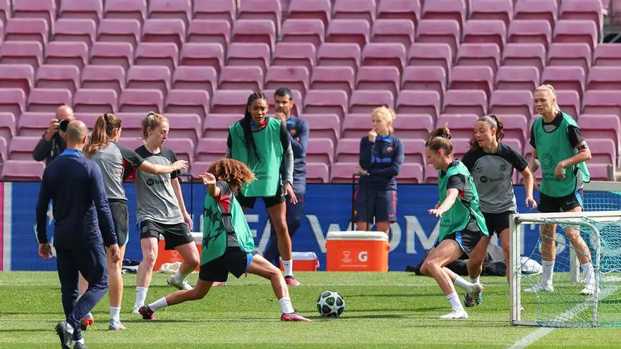 El Barça Femenino entrena en el Camp Nou en la previa de la Champions ante la Roma