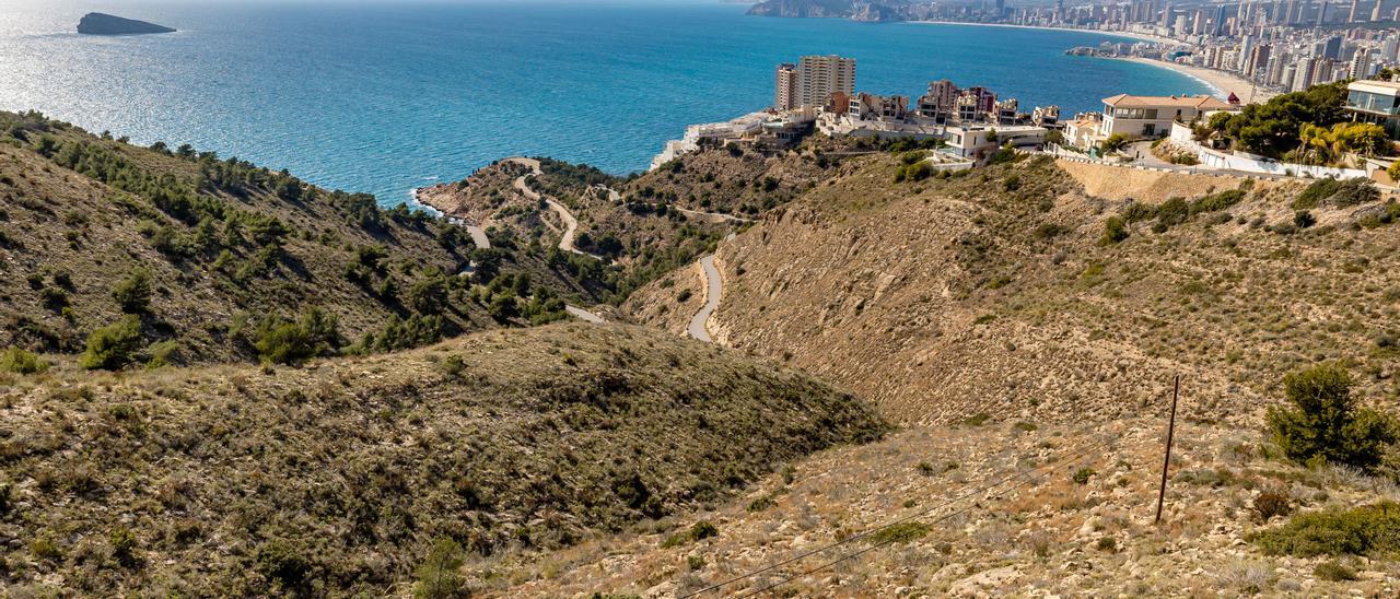 Terrenos protegidos del parque natural de la Serra Gelada, por los que la familia Puchades reclama al Ayuntamiento una indemnización millonaria.