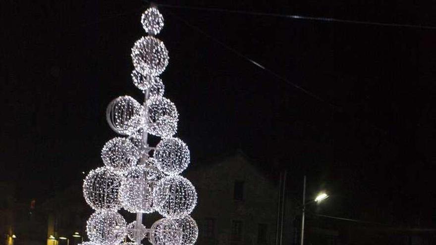 El encendido del alumbrado navideño de Laviana.