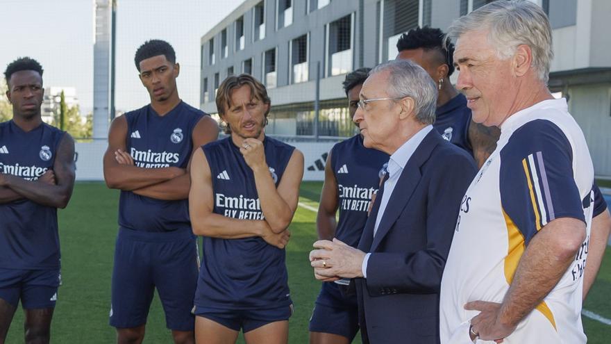 Florentino Pérez muestra su apoyo a la plantilla del Real Madrid