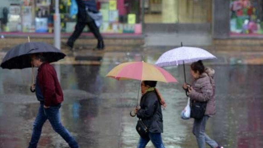 La lluvia cayó con intensidad en la ciudad. // G. S.