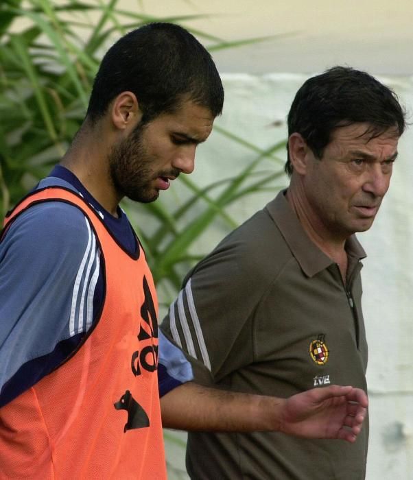 Borrás, con Pep Guardiola durante una concentración de España en 2000 // Efe