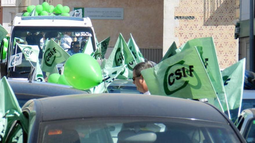 Imagen de la caravana contra los recortes sanitarios, este sábado por la mañana.