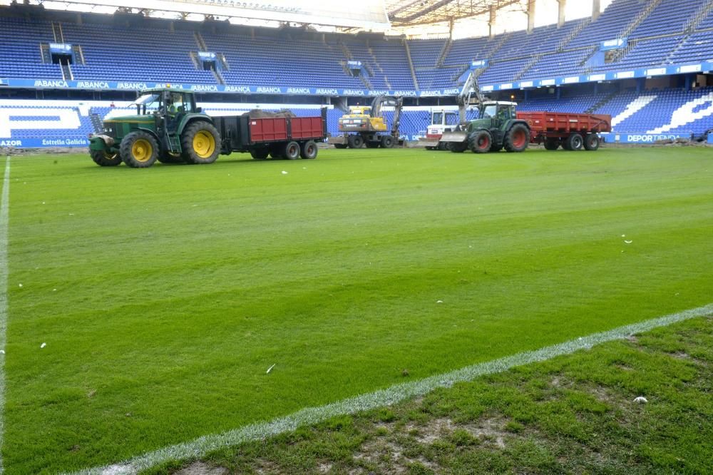 Riazor renueva su césped