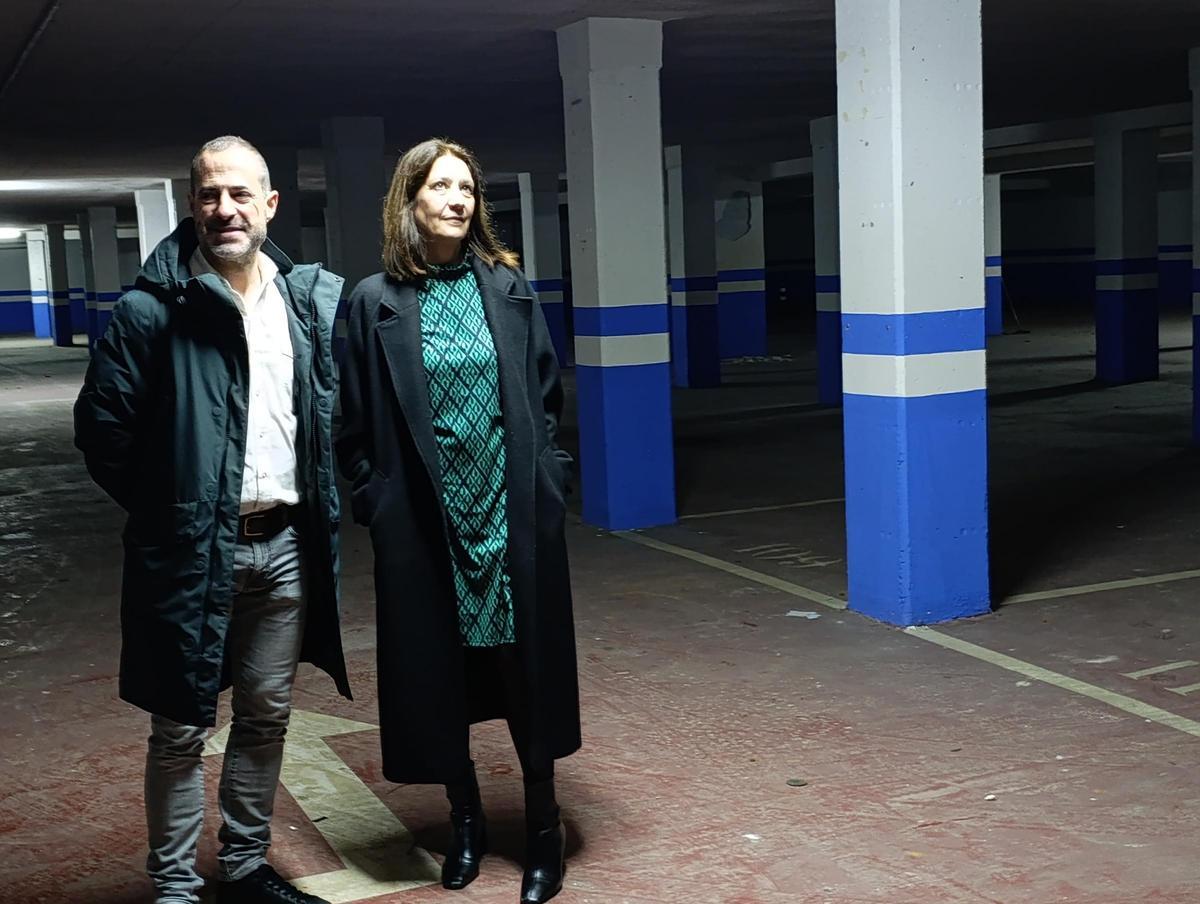 Ángel García "Cepi", junto a la concejala Patricia Antuña, en la visita hace un año al aparcamiento subterráneo de Lugones tras su adquisición por el Ayuntamiento
