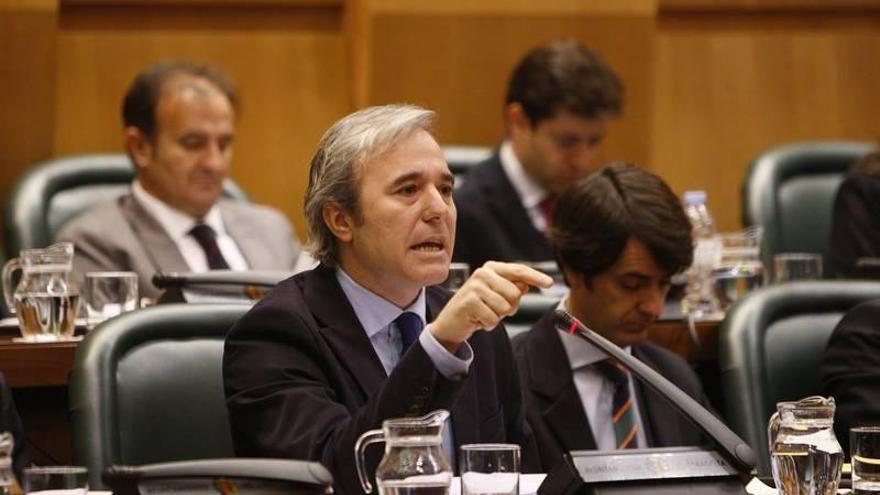 Azcón denuncia que 21,9 millones irán a pagar a los bancos y no a inversiones