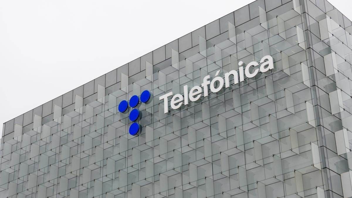 Vista de la sede de Telefónica en Madrid (España).