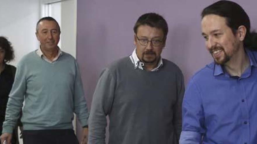 Pablo Iglesias, con los representantes de En Comú Podem, Compromís y En Marea.