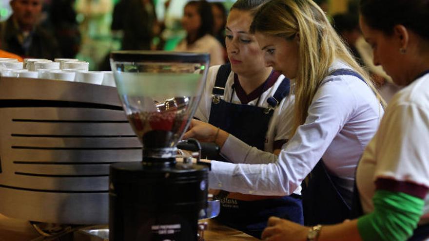 Imagen de archivo de unas empleadas de una cafeteria.
