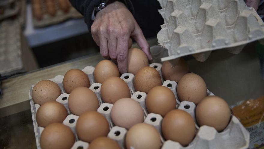 Huevos gratis hoy en Nervión Plaza para sensibilizar sobre el cáncer masculino
