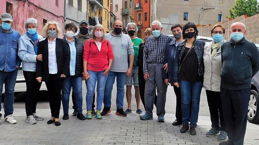 Catorze veïns fotografiats ahir al matí al carrer Vell de Santa Clara per fer la seva reivindicació