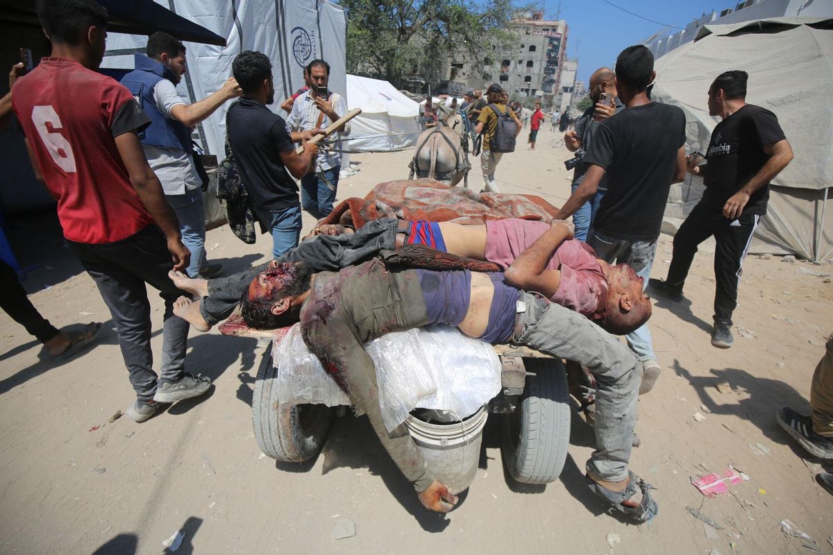 20 July 2025, Palestinian Territories, Gaza: Injured and bodies were brought to Al-Shifa Hospital in Gaza City after Israeli forces opened fire on civilians who were waiting for humanitarian aid near the Zikim area on the northern Gaza coastline. Photo: Omar Ashtawy/APA Images via ZUMA Press Wire/dpa - ATTENTION: graphic content Omar Ashtawy/APA Images via ZUMA / DPA 20/07/2025 ONLY FOR USE IN SPAIN. Omar Ashtawy/APA Images via ZUMA / DPA;war;israeli-Palestinian conflict - Gaza;