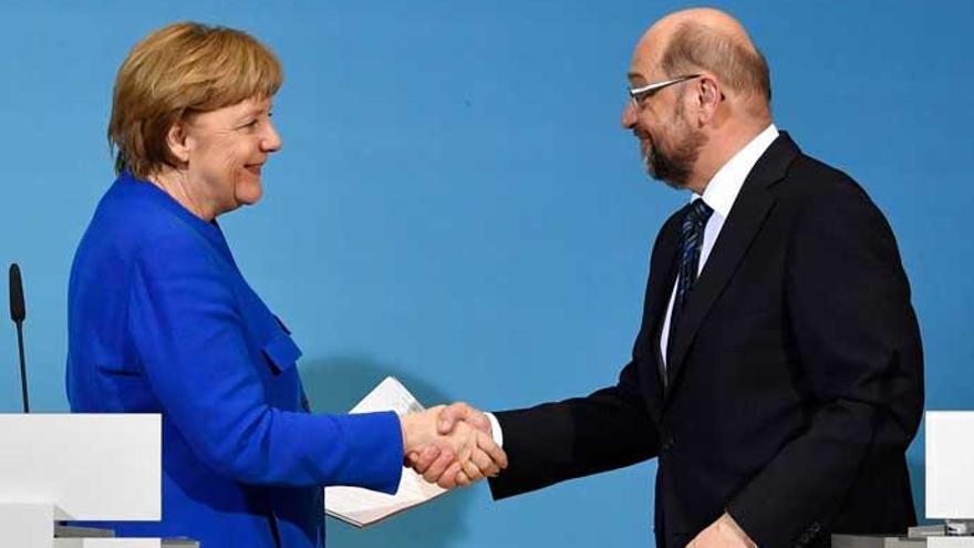 Merkel y Schulz, en la firma del pacto en Berlín entre CDU y SPD.